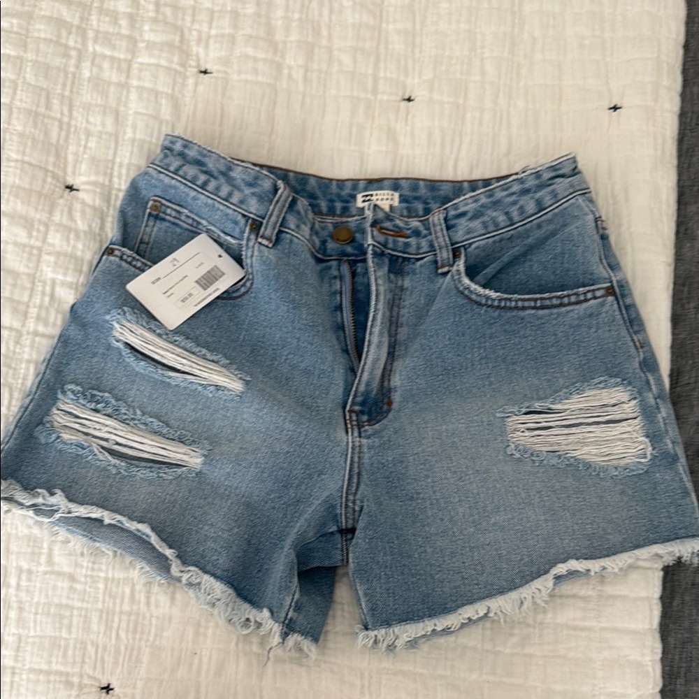 BRAND NEW Billabong Shorts